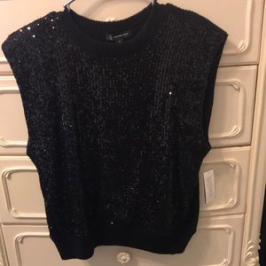 I’m selling a glamour ladies short sleeve/no sleeve woven top